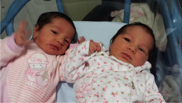 Catalina y Paulina son las primeras mellizas nacidas por fecundación in vitro financiada por el Fondo Nacional de Recursos
